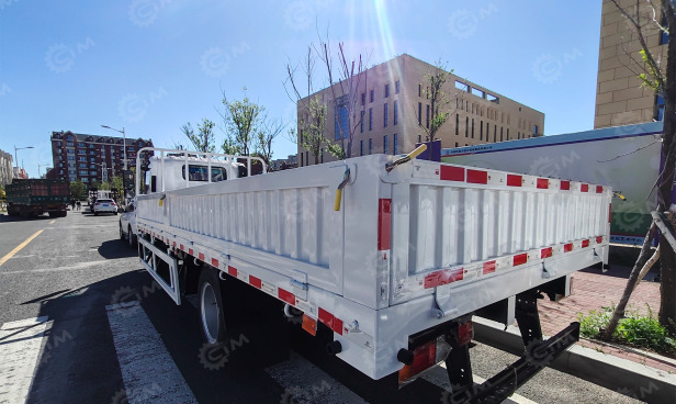 Бортовой грузовик ISUZU 4x2 дв.139kw двойная кабина гп 5т кузов 6000х2450х550mm - Грузовик бортовой/ Платформа: фото 1 Бортовой грузовик ISUZU 4x2 дв.139kw двойная кабина гп 5т кузов 6000х2450х550mm - Грузовик бортовой/ Платформа: фото 1