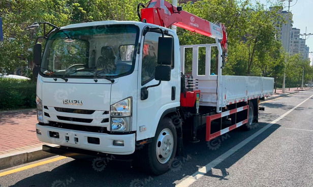 Бортовой грузовик ISUZU 4x2 дв 139kw гп 6 тонн c кму WANBANG SQS125 гп 5т, 4 секции, стрела 9,4 - Грузовик бортовой/ Платформа: фото 1 Бортовой грузовик ISUZU 4x2 дв 139kw гп 6 тонн c кму WANBANG SQS125 гп 5т, 4 секции, стрела 9,4 - Грузовик бортовой/ Платформа: фото 1