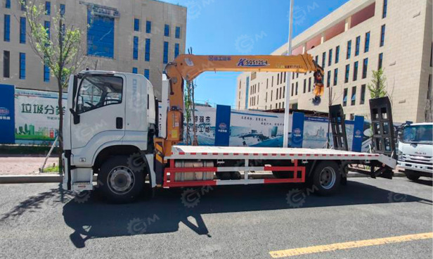 Эвакуатор ISUZU 8x4 дв 257Kw c КМУ XCMG SQS125 гп 5т, сходни механические, с передними аутриге - Эвакуатор: фото 1 Эвакуатор ISUZU 8x4 дв 257Kw c КМУ XCMG SQS125 гп 5т, сходни механические, с передними аутриге - Эвакуатор: фото 1