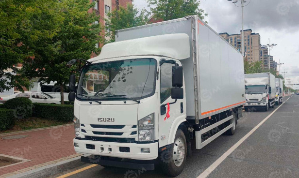 Фургон изотермический на шасси ISUZU 4х2 дв 139 kw (фургон 5500х2300х2300mm) - Изотермический грузовик: фото 1 Фургон изотермический на шасси ISUZU 4х2 дв 139 kw (фургон 5500х2300х2300mm) - Изотермический грузовик: фото 1