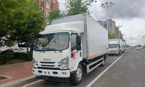 Фургон изотермический на шасси ISUZU 4х2 дв 139 kw гп 7-8т (фургон 5200х2420х2100mm) - Изотермический грузовик: фото 1 Фургон изотермический на шасси ISUZU 4х2 дв 139 kw гп 7-8т (фургон 5200х2420х2100mm) - Изотермический грузовик: фото 1