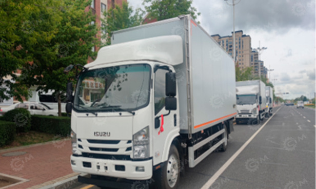 Фургон изотермический на шасси ISUZU 4х4 дв 110 kw (4015×2100×2200) с гидробортом гп 1.5т - Изотермический грузовик: фото 1 Фургон изотермический на шасси ISUZU 4х4 дв 110 kw (4015×2100×2200) с гидробортом гп 1.5т - Изотермический грузовик: фото 1