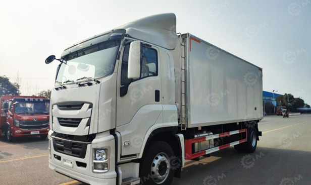 Фургон промтоварный на шасси ISUZU 4х2 дв 177 kw гп 9т (фургон 8600х2400х2200) - Грузовик с закрытым кузовом: фото 1 Фургон промтоварный на шасси ISUZU 4х2 дв 177 kw гп 9т (фургон 8600х2400х2200) - Грузовик с закрытым кузовом: фото 1