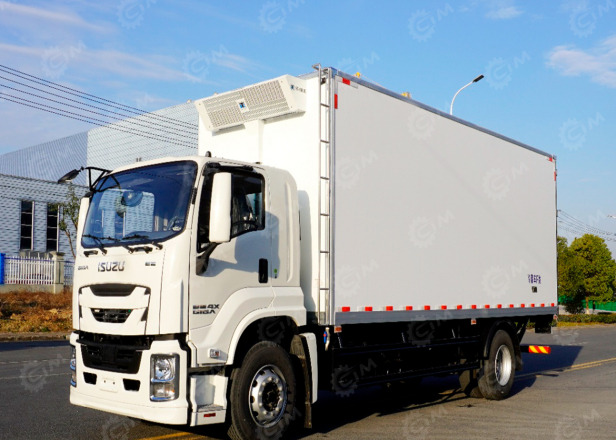 Рефрижератор Фургон рефрижератор на шасси ISUZU 4х2 дв 151kw гп 10 тонн (фургон 6800х2410х2500, холодильная: фото 1