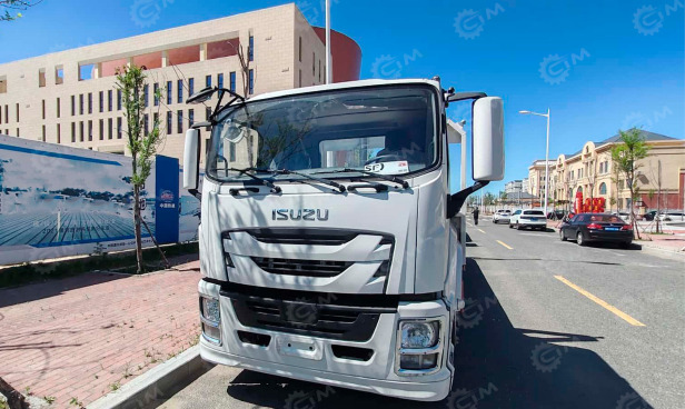 Фургон рефрижератор на шасси ISUZU 4х2 дв 221kw гп 9 тонн (фургон 8600х2400х2500) холодильная у - Рефрижератор: фото 1 Фургон рефрижератор на шасси ISUZU 4х2 дв 221kw гп 9 тонн (фургон 8600х2400х2500) холодильная у - Рефрижератор: фото 1