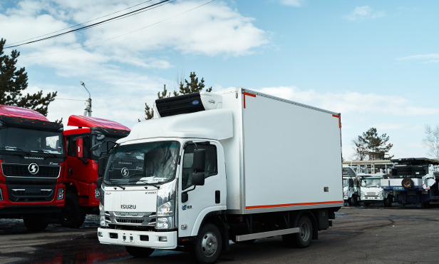 Рефрижератор Фургон рефрижератор на шасси ISUZU 4х2 дв. 96Kw г/п 3т  фургон 4200х2200х2200 Холодильная устан: фото 1
