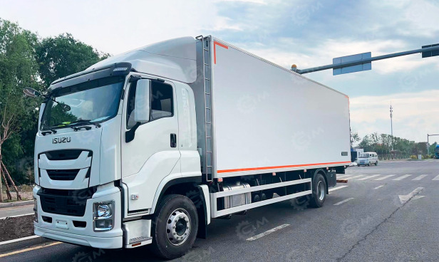 Рефрижератор Фургон рефрижератор на шасси ISUZU 4х4 дв 151kw гп 10 тонн (фургон 6800х2410х2500, холодильная: фото 1