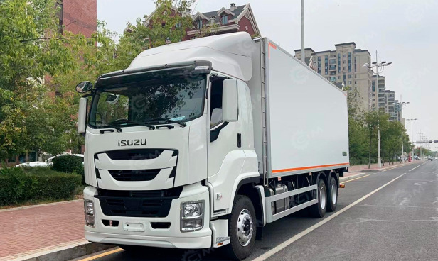 Фургон рефрижератор на шасси ISUZU 6x4 дв 338kw гп 23 тонн (фургон 8800*2400*2500) холодильная - Рефрижератор: фото 1 Фургон рефрижератор на шасси ISUZU 6x4 дв 338kw гп 23 тонн (фургон 8800*2400*2500) холодильная - Рефрижератор: фото 1