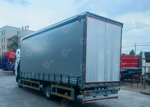 Фургон шторный на шасси ISUZU 4x2 дв 177kw гп 9т кабина GIGA, фургон 7000х2410х2500(алюминиевый - Тентованный грузовик: фото 1 Фургон шторный на шасси ISUZU 4x2 дв 177kw гп 9т кабина GIGA, фургон 7000х2410х2500(алюминиевый - Тентованный грузовик: фото 1