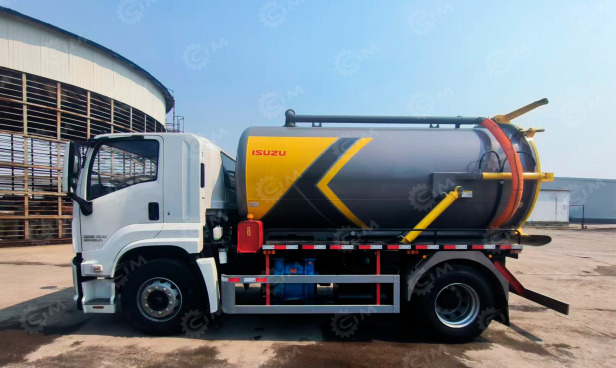 Илосос на шасси ISUZU 4x2 дв 151kw объем бочки 4м3 насос SK-20 подогрев бочки - Ассенизатор: фото 1 Илосос на шасси ISUZU 4x2 дв 151kw объем бочки 4м3 насос SK-20 подогрев бочки - Ассенизатор: фото 1