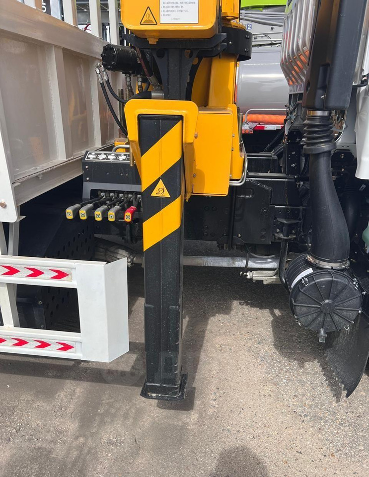 Новый Грузовик бортовой/ Платформа, Автоманипулятор Isuzu 700P: фото 12