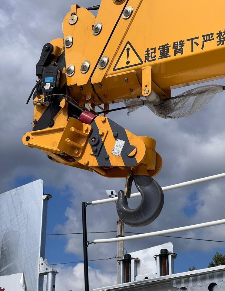 Новый Грузовик бортовой/ Платформа, Автоманипулятор Isuzu 700P: фото 14