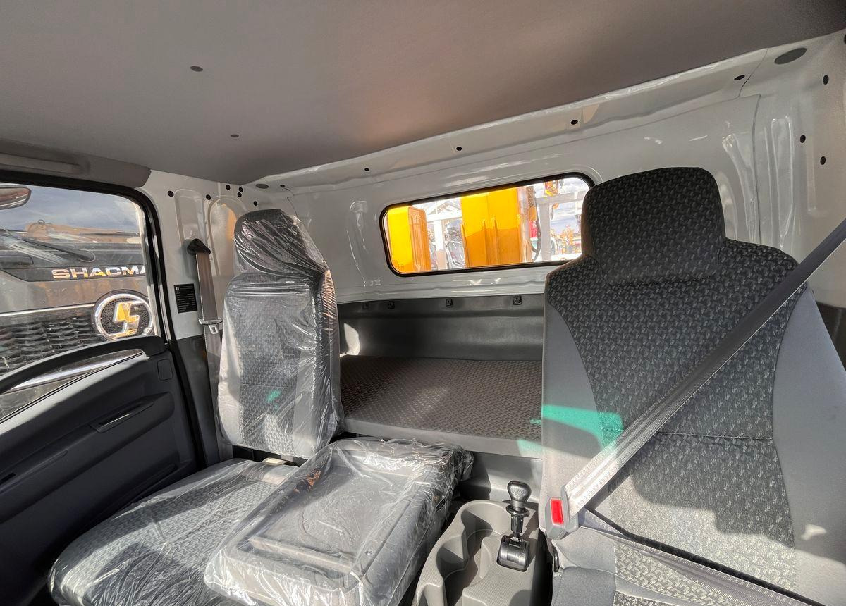 Новый Грузовик бортовой/ Платформа, Автоманипулятор Isuzu 700P: фото 17