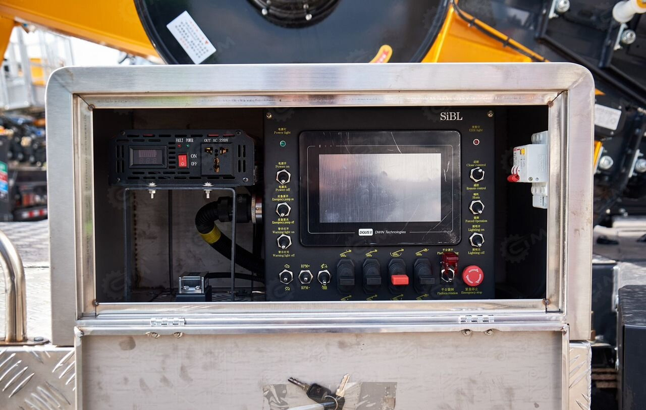 Новый Грузовик с подъемником Isuzu Elf: фото 28 Новый Грузовик с подъемником Isuzu Elf: фото 28