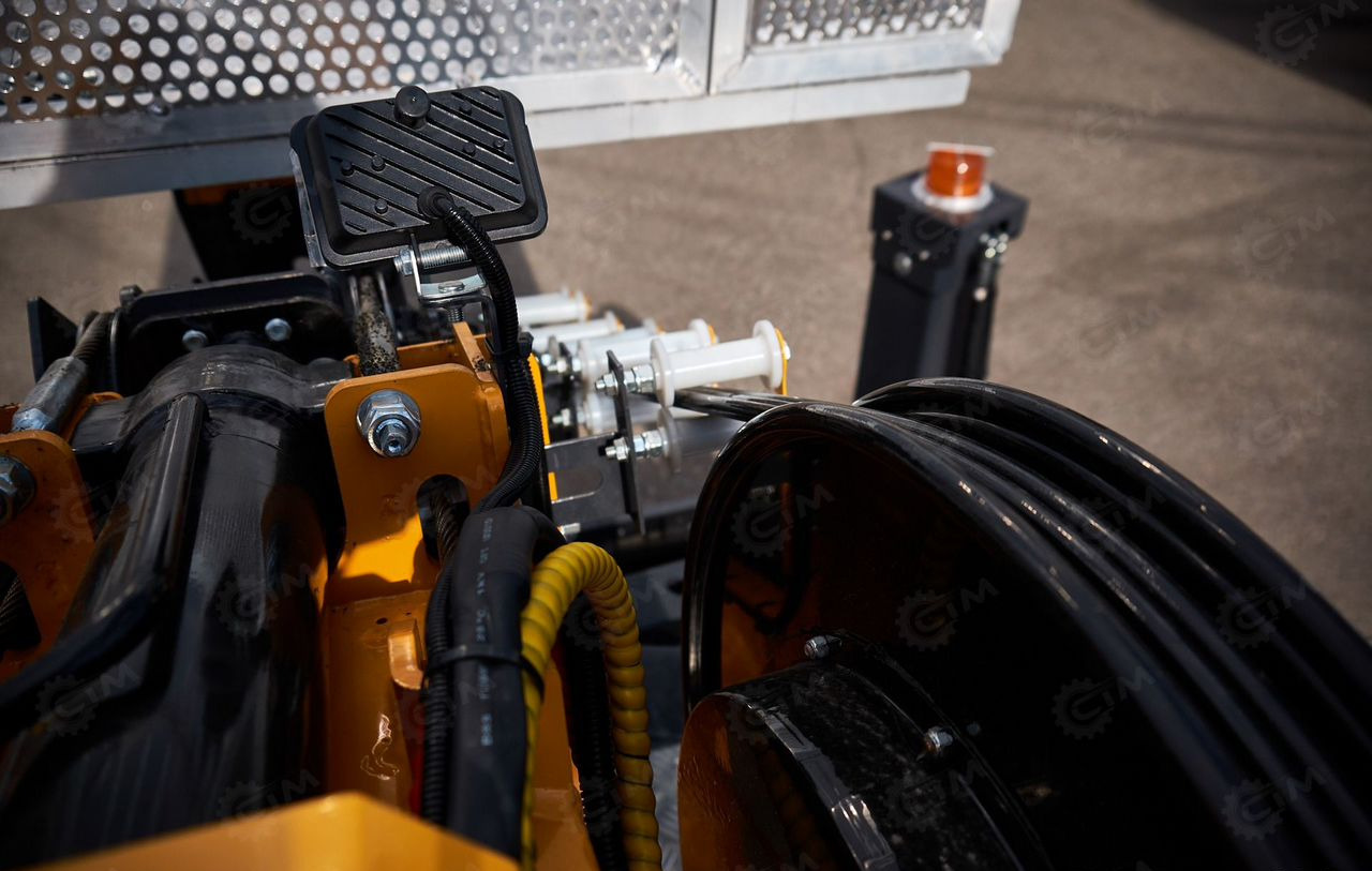 Новый Грузовик с подъемником Isuzu Elf: фото 38 Новый Грузовик с подъемником Isuzu Elf: фото 38