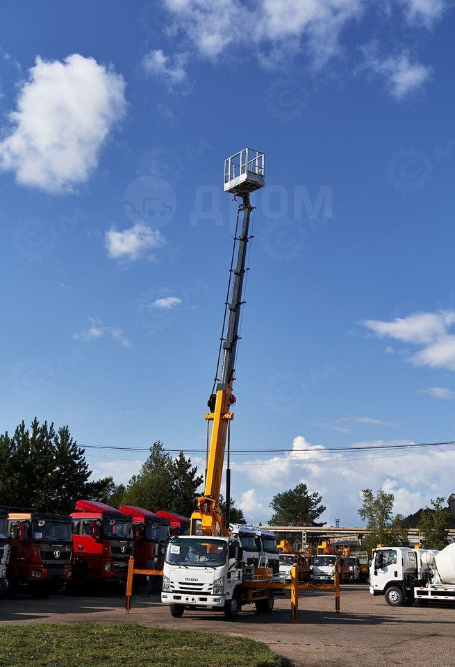 Isuzu Elf - Грузовик с подъемником: фото 2 Isuzu Elf - Грузовик с подъемником: фото 2