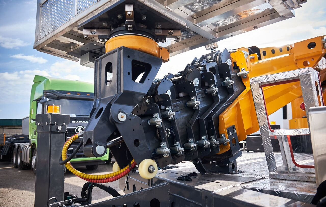 Новый Грузовик с подъемником Isuzu Elf: фото 15 Новый Грузовик с подъемником Isuzu Elf: фото 15