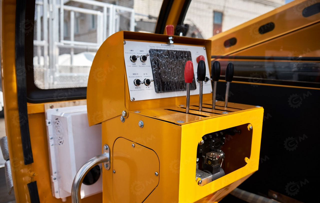 Новый Грузовик с подъемником Isuzu Elf: фото 7 Новый Грузовик с подъемником Isuzu Elf: фото 7