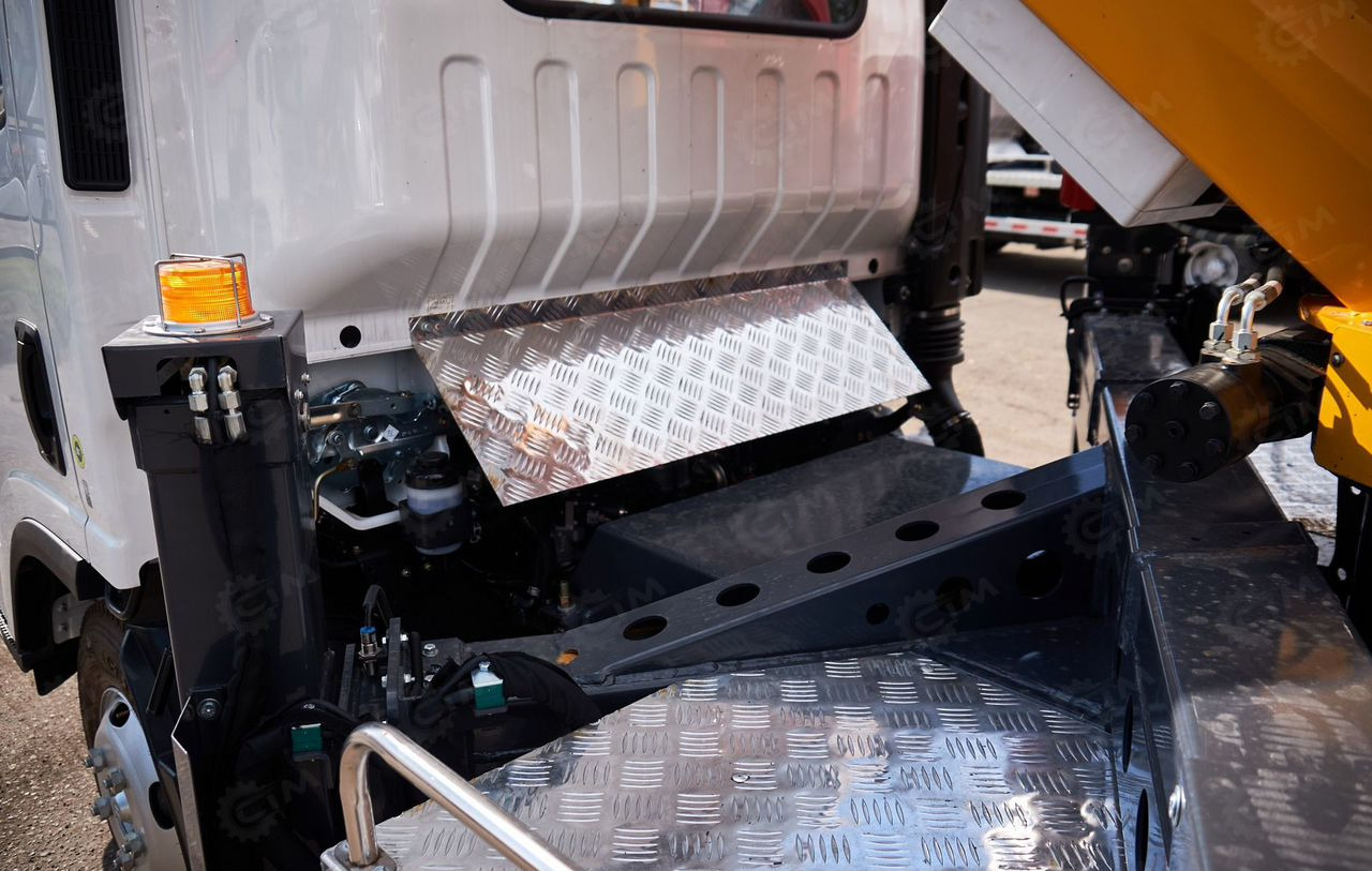 Новый Грузовик с подъемником Isuzu Elf: фото 31 Новый Грузовик с подъемником Isuzu Elf: фото 31