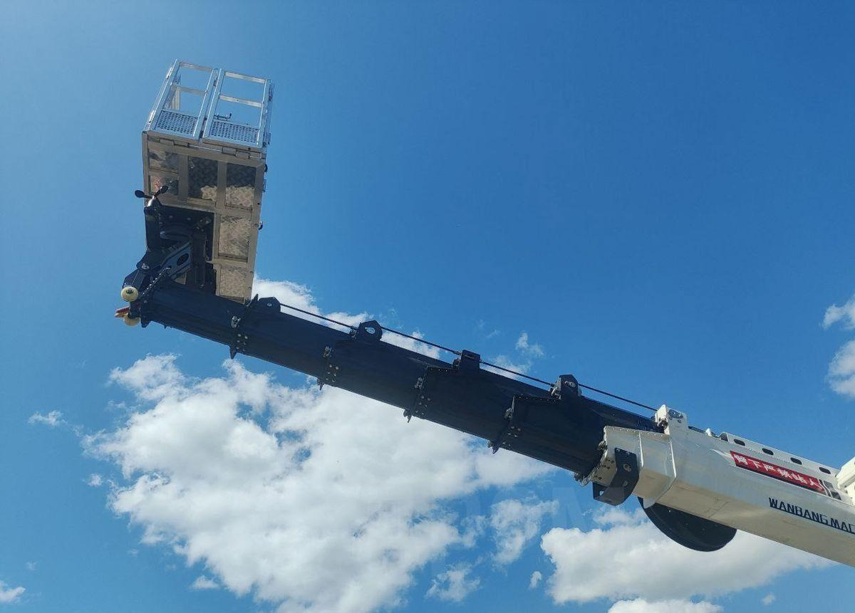 Новый Грузовик с подъемником Isuzu Elf: фото 18