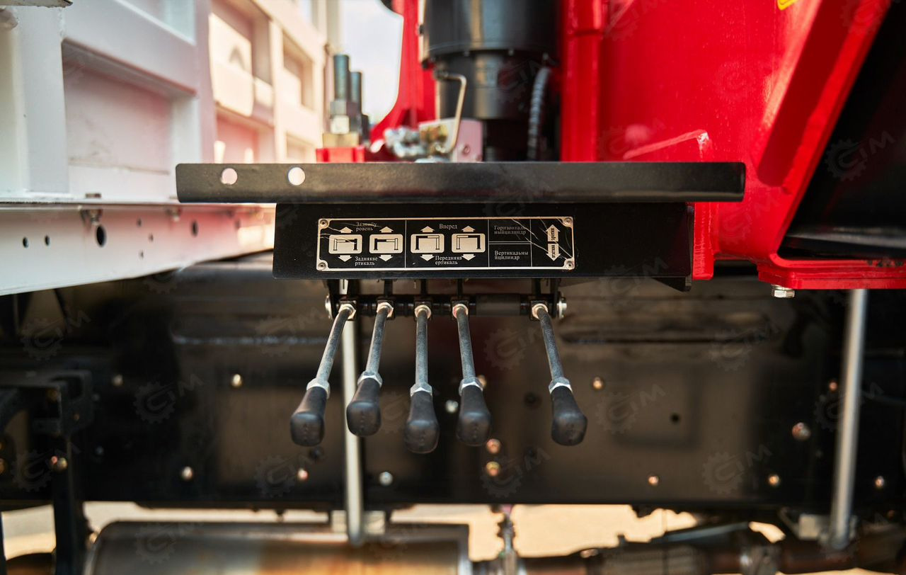 Новый Грузовик бортовой/ Платформа, Автоманипулятор Isuzu Giga (C-series): фото 10