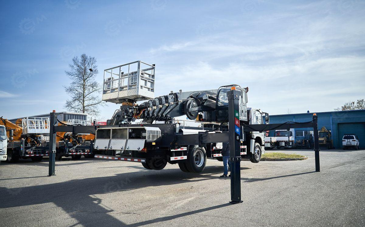 Новый Грузовик с подъемником Isuzu Giga: фото 24