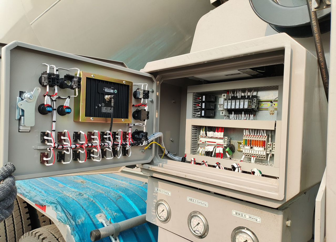 Новый Автобетононасос-смеситель Isuzu Giga: фото 17