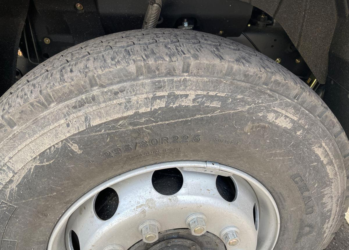 Новый Грузовик бортовой/ Платформа, Автоманипулятор Isuzu Giga: фото 6