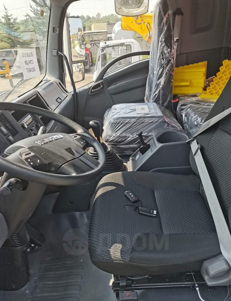 Isuzu Giga - Грузовик бортовой/ Платформа, Автоманипулятор: фото 2 Isuzu Giga - Грузовик бортовой/ Платформа, Автоманипулятор: фото 2