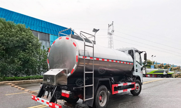 Молоковоз на шасси ISUZU 4х2 дв 139kw бочка 5м3 - Грузовик-цистерна: фото 1 Молоковоз на шасси ISUZU 4х2 дв 139kw бочка 5м3 - Грузовик-цистерна: фото 1