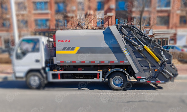 Мусоровоз на шасси ISUZU 4x2 дв 110Kw гп 4 т, объем 6м3 - Мусоровоз: фото 1 Мусоровоз на шасси ISUZU 4x2 дв 110Kw гп 4 т, объем 6м3 - Мусоровоз: фото 1