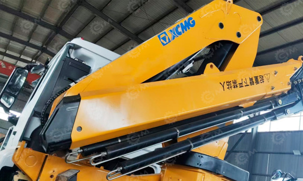 Самосвал ISUZU 4x4 дв 139kw гп 6т c кму XCMG SQS105-3 гп 5т, , кузов 4500*2450*600 мм - Самосвал: фото 1 Самосвал ISUZU 4x4 дв 139kw гп 6т c кму XCMG SQS105-3 гп 5т, , кузов 4500*2450*600 мм - Самосвал: фото 1