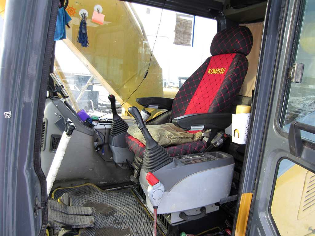 Гусеничный экскаватор KOMATSU PC200: фото 6