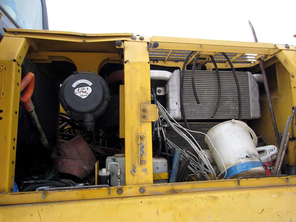 KOMATSU PC200 - Гусеничный экскаватор: фото 2 KOMATSU PC200 - Гусеничный экскаватор: фото 2