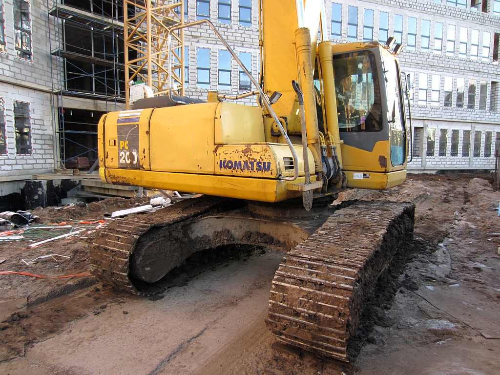 Гусеничный экскаватор KOMATSU PC200: фото 13