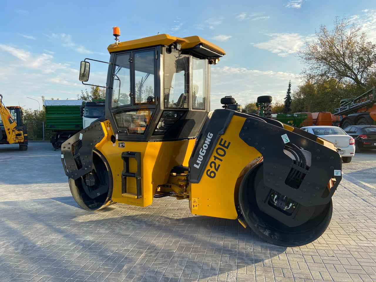 LiuGong CLG6210E - Дорожный каток: фото 1 LiuGong CLG6210E - Дорожный каток: фото 1