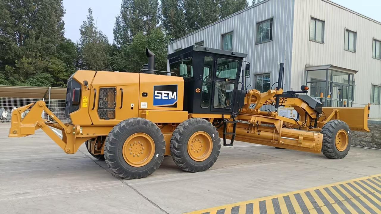 SEM 922F AWD - Грейдер: фото 1 SEM 922F AWD - Грейдер: фото 1