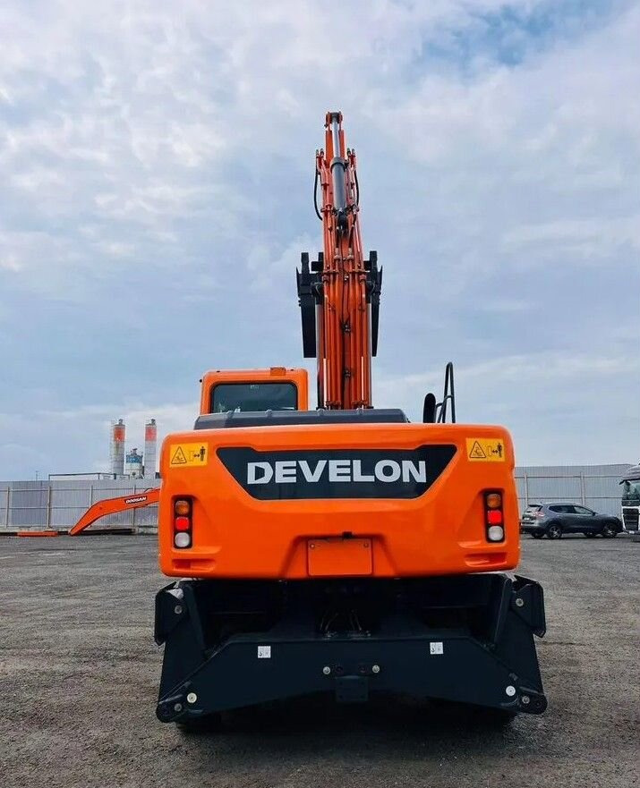 Новый Колёсный экскаватор Develon DX150W-7B: фото 7