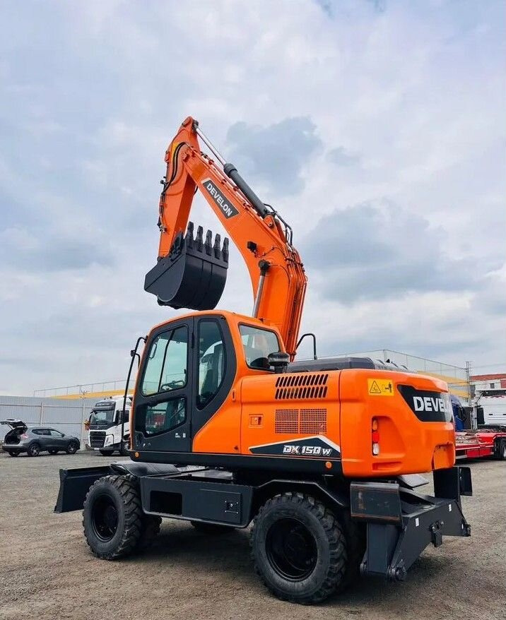 Новый Колёсный экскаватор Develon DX150W-7B: фото 6
