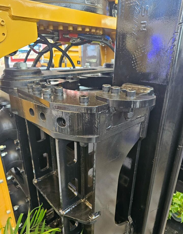 Вибропогружатель anteng AT 65C - Навесное оборудование для Строительной техники: фото 3 Вибропогружатель anteng AT 65C - Навесное оборудование для Строительной техники: фото 3