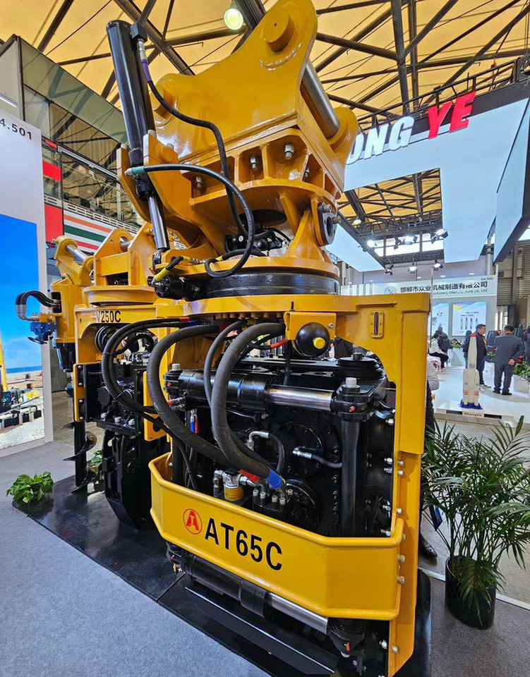 Вибропогружатель anteng AT 65C - Навесное оборудование для Строительной техники: фото 1 Вибропогружатель anteng AT 65C - Навесное оборудование для Строительной техники: фото 1