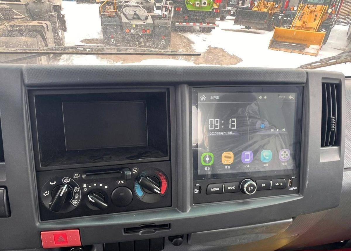 Новый Грузовик бортовой/ Платформа, Автоманипулятор Isuzu 100P: фото 18