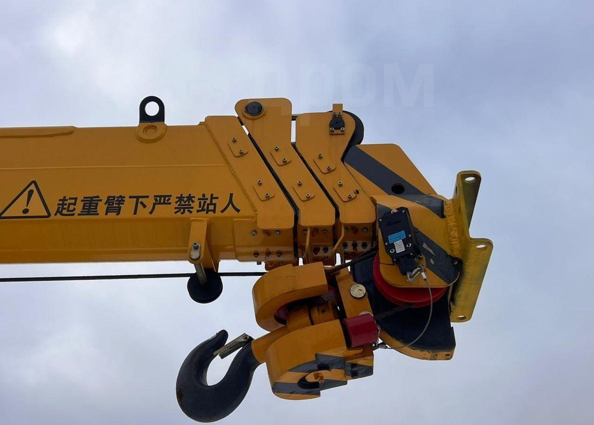 Новый Грузовик бортовой/ Платформа, Автоманипулятор Isuzu 100P: фото 11