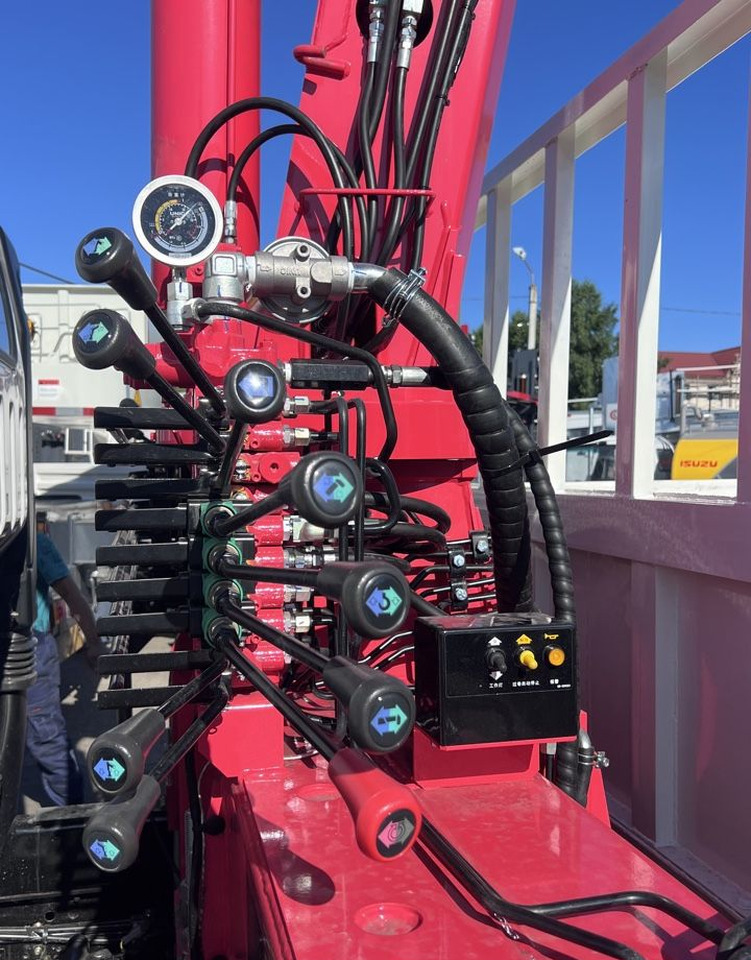 Новый Грузовик бортовой/ Платформа, Автоманипулятор Isuzu Elf (N-series): фото 10