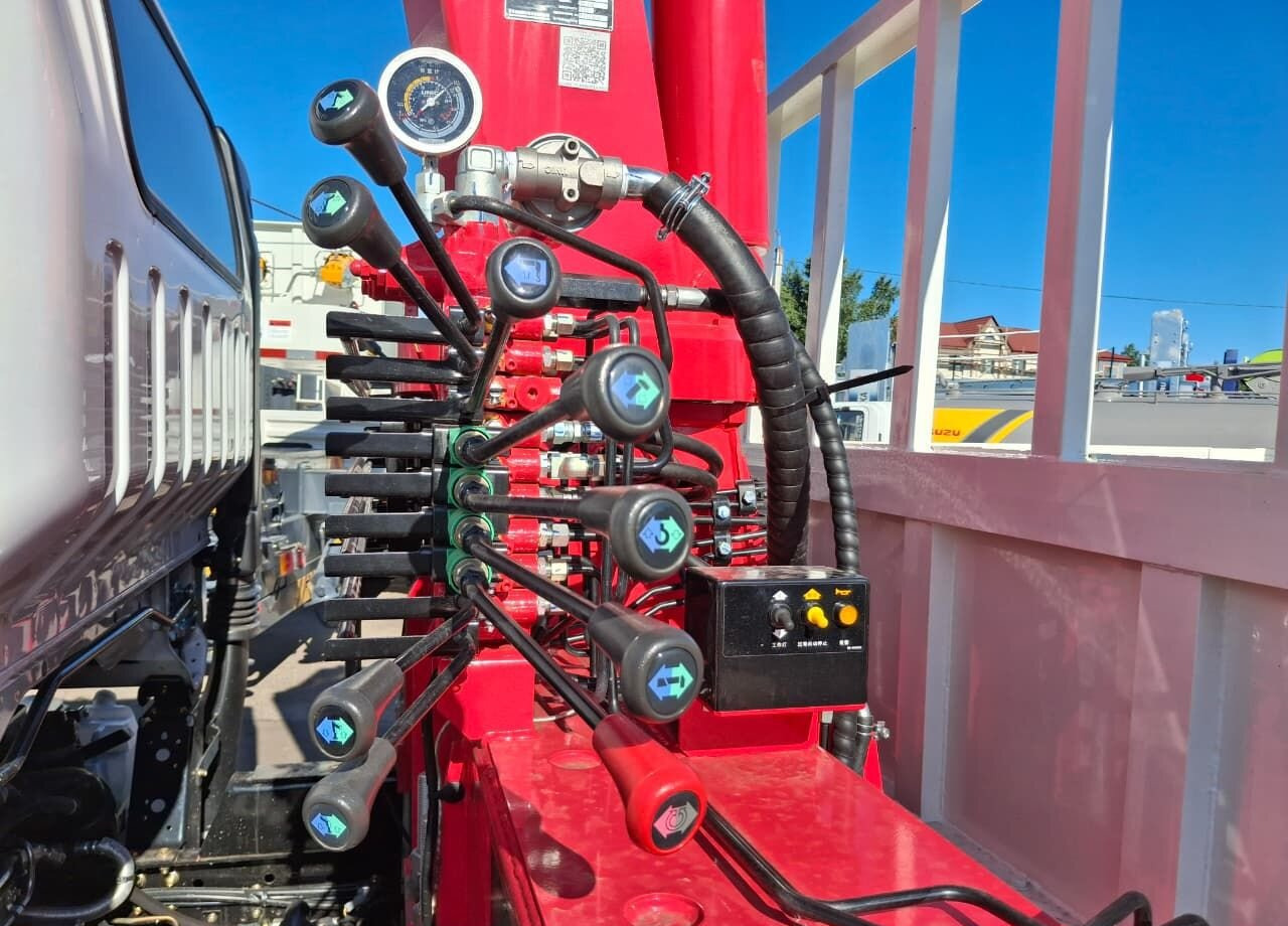 Новый Грузовик бортовой/ Платформа, Автоманипулятор Isuzu Elf (N-series): фото 19