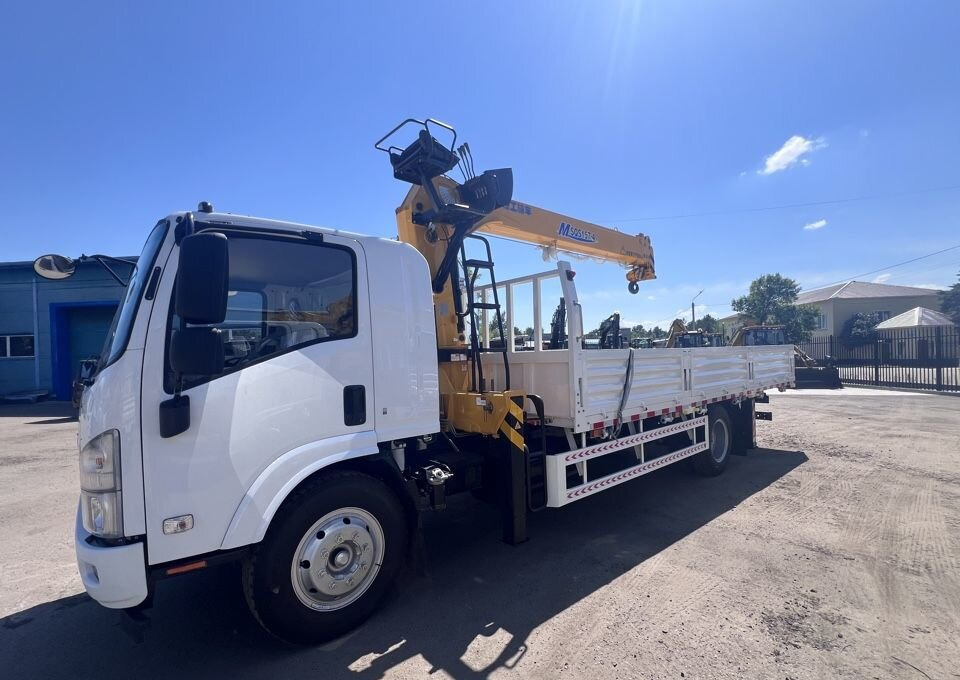 Isuzu Elf (N-series) - Грузовик бортовой/ Платформа, Автоманипулятор: фото 5 Isuzu Elf (N-series) - Грузовик бортовой/ Платформа, Автоманипулятор: фото 5