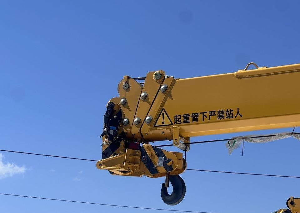 Новый Грузовик бортовой/ Платформа, Автоманипулятор Isuzu Elf (N-series): фото 13