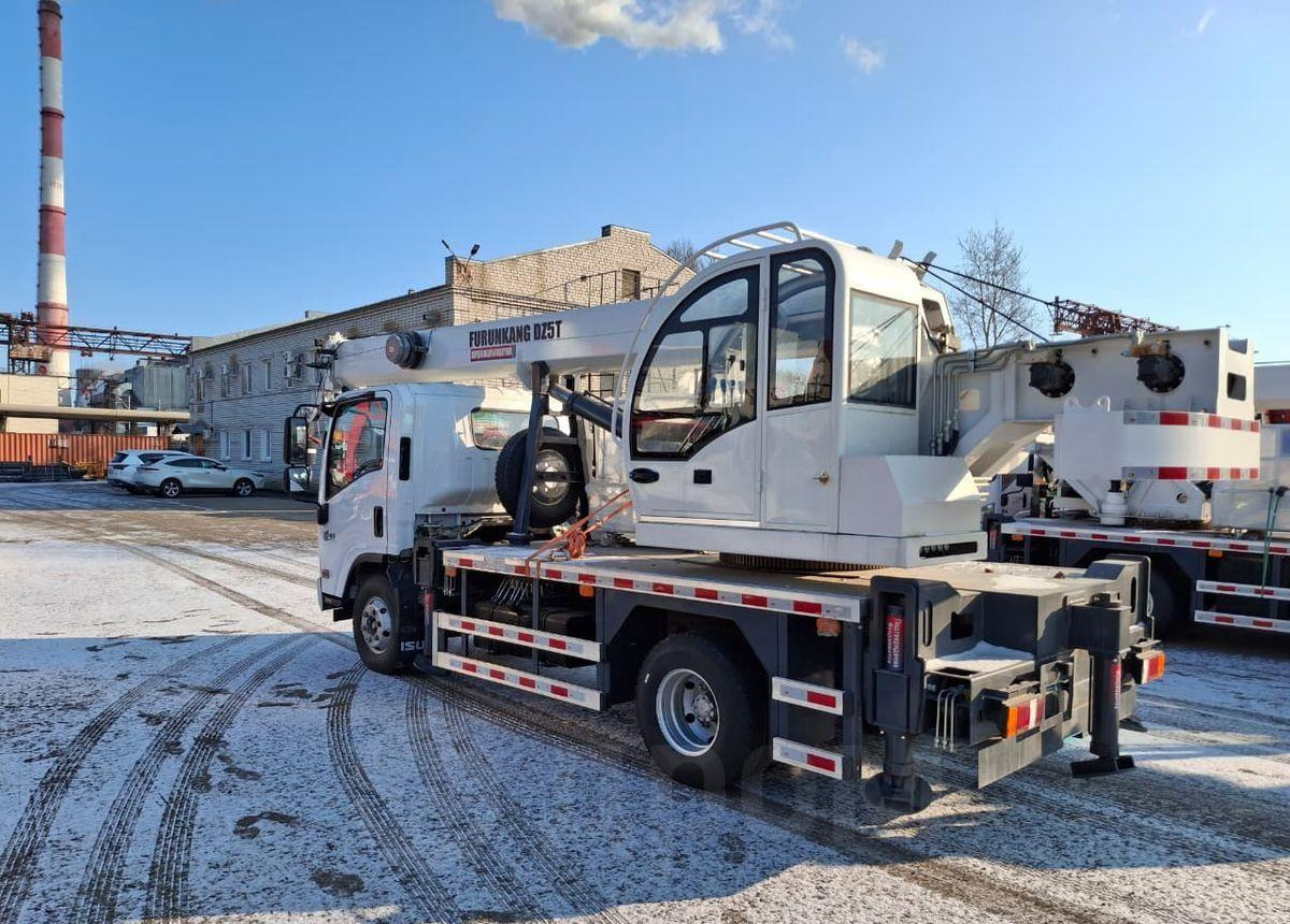 Новый Мобильный кран Isuzu Elf: фото 8