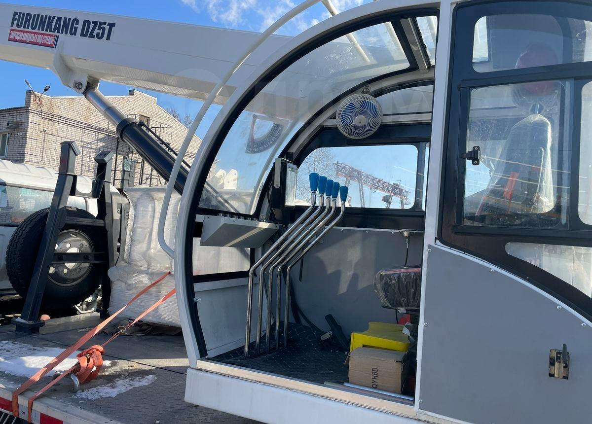 Isuzu Elf - Мобильный кран: фото 4 Isuzu Elf - Мобильный кран: фото 4