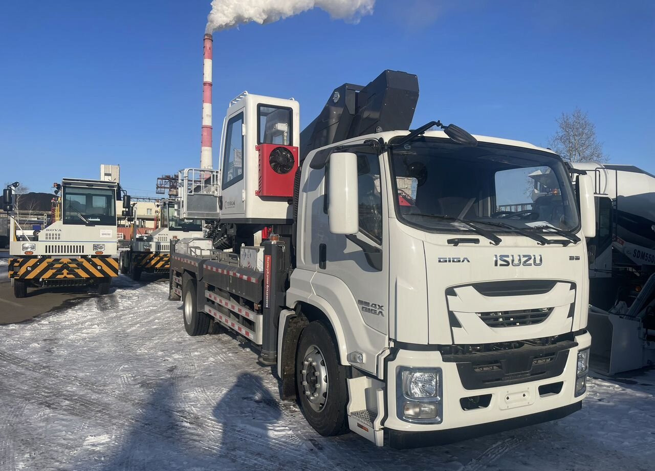 Isuzu Elf - Грузовик с подъемником: фото 1 Isuzu Elf - Грузовик с подъемником: фото 1